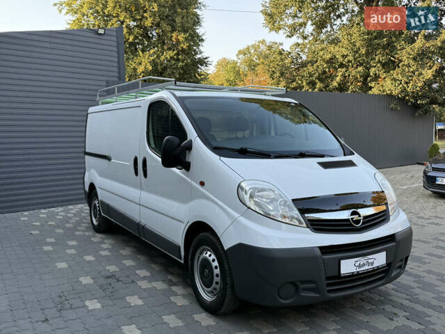 Белый Опель Виваро, объемом двигателя 2 л и пробегом 277 тыс. км за 13900 $, фото 4 на Automoto.ua