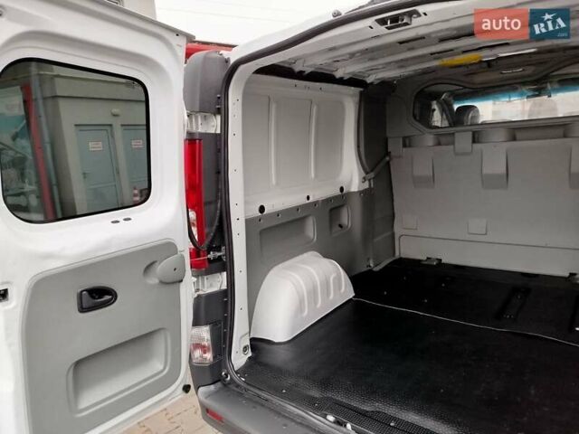 Белый Опель Виваро, объемом двигателя 2 л и пробегом 290 тыс. км за 13200 $, фото 25 на Automoto.ua