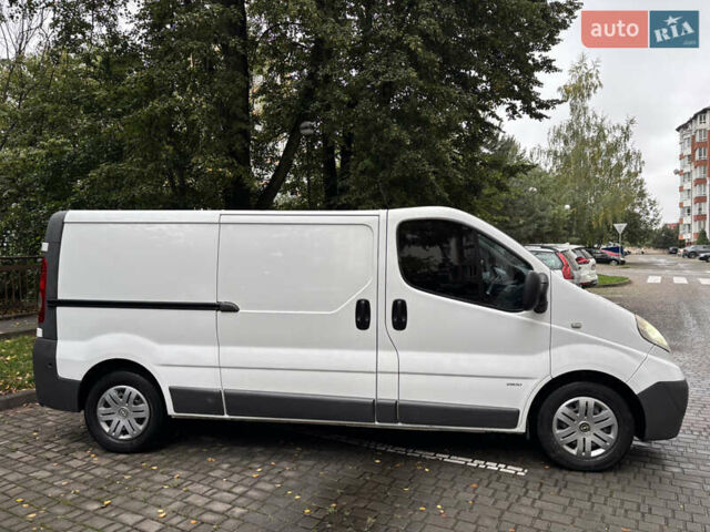 Белый Опель Виваро, объемом двигателя 2 л и пробегом 321 тыс. км за 9900 $, фото 7 на Automoto.ua