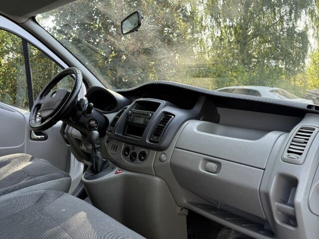 Белый Опель Виваро, объемом двигателя 2 л и пробегом 161 тыс. км за 13300 $, фото 3 на Automoto.ua