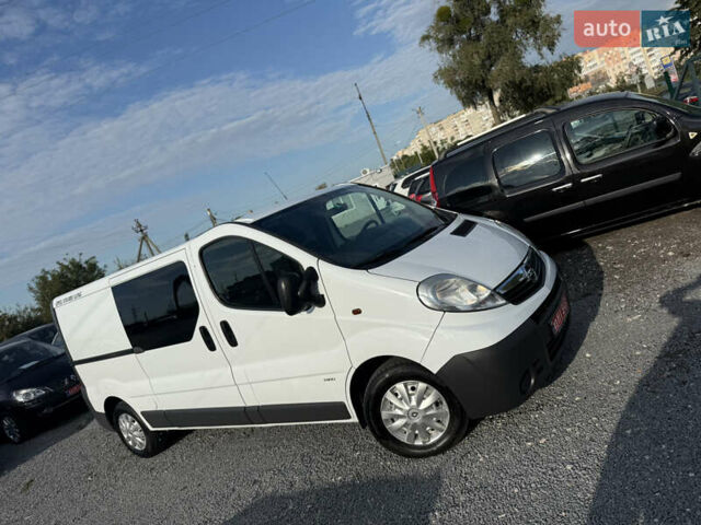 Белый Опель Виваро, объемом двигателя 2 л и пробегом 119 тыс. км за 14300 $, фото 1 на Automoto.ua