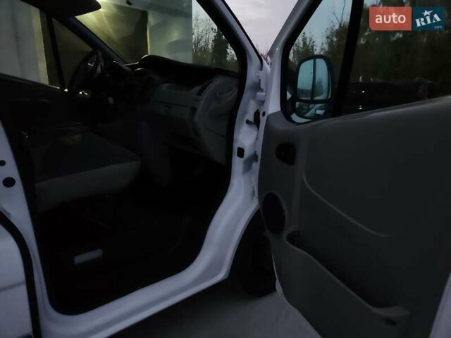 Опель Виваро 2013 в Дубно на Automoto.ua Белый Опель Виваро, объемом двигателя 2 л и пробегом 209 тыс. км за 13900 $, фото 10 на Automoto.ua