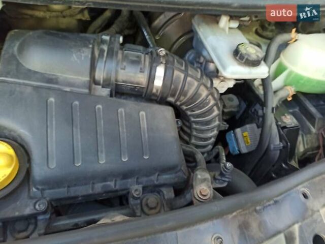 Белый Опель Виваро, объемом двигателя 2 л и пробегом 230 тыс. км за 10550 $, фото 7 на Automoto.ua