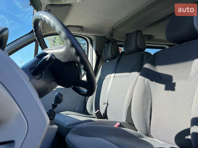 Белый Опель Виваро, объемом двигателя 2 л и пробегом 225 тыс. км за 13999 $, фото 8 на Automoto.ua