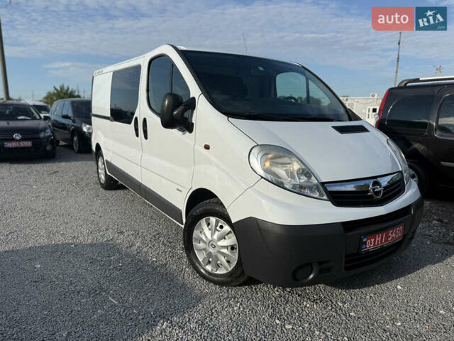 Белый Опель Виваро, объемом двигателя 2 л и пробегом 119 тыс. км за 14300 $, фото 2 на Automoto.ua