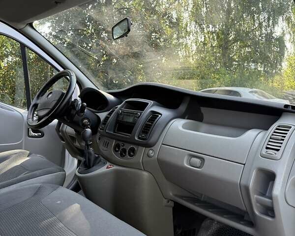 Белый Опель Виваро, объемом двигателя 2 л и пробегом 161 тыс. км за 13300 $, фото 7 на Automoto.ua