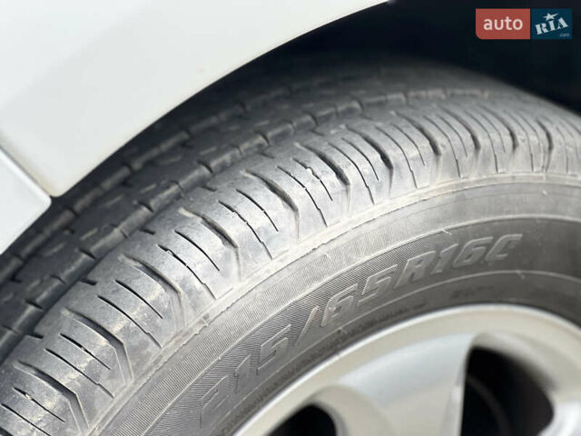 Белый Опель Виваро, объемом двигателя 2 л и пробегом 244 тыс. км за 13000 $, фото 18 на Automoto.ua