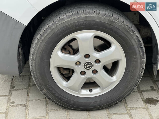 Белый Опель Виваро, объемом двигателя 2 л и пробегом 244 тыс. км за 13000 $, фото 17 на Automoto.ua