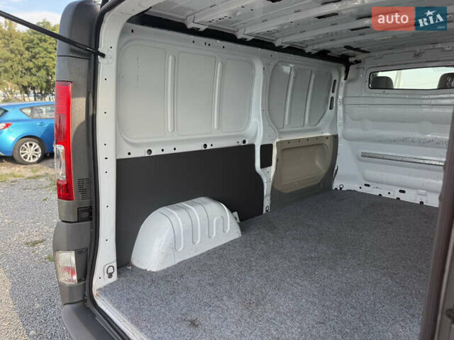 Белый Опель Виваро, объемом двигателя 2 л и пробегом 119 тыс. км за 14300 $, фото 17 на Automoto.ua