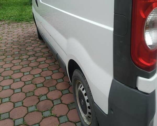 Білий Опель Віваро, об'ємом двигуна 2 л та пробігом 280 тис. км за 9800 $, фото 10 на Automoto.ua