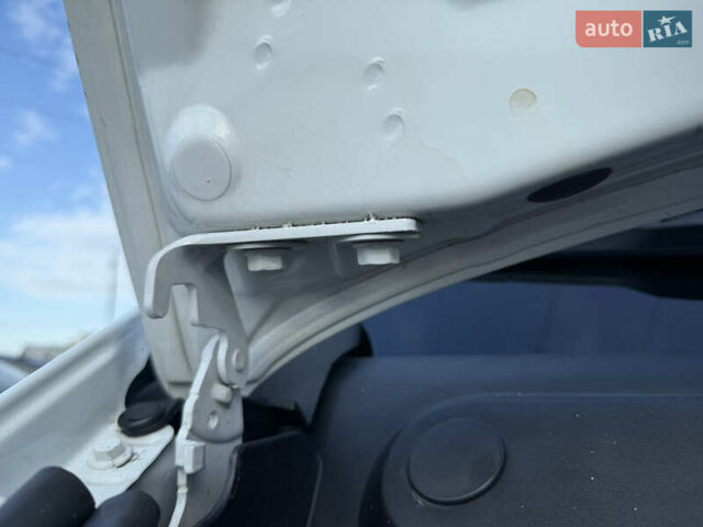 Белый Опель Виваро, объемом двигателя 2 л и пробегом 119 тыс. км за 14300 $, фото 47 на Automoto.ua