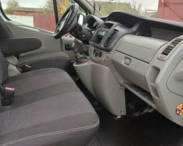 Опель Виваро 2013 в Ровно на Automoto.ua Белый Опель Виваро, объемом двигателя 2 л и пробегом 251 тыс. км за 14500 $, фото 7 на Automoto.ua