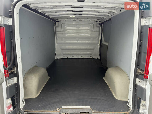 Белый Опель Виваро, объемом двигателя 2 л и пробегом 322 тыс. км за 11700 $, фото 27 на Automoto.ua