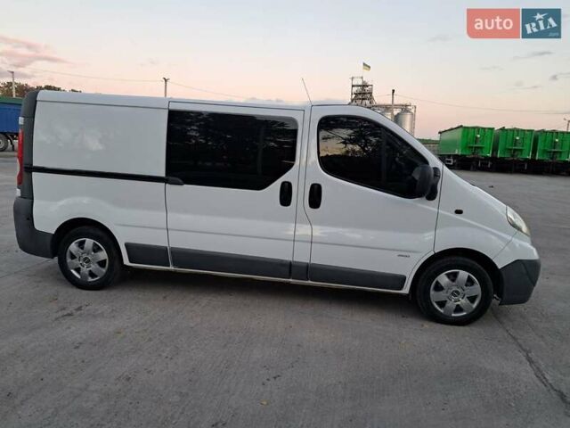 Белый Опель Виваро, объемом двигателя 2 л и пробегом 280 тыс. км за 12900 $, фото 16 на Automoto.ua