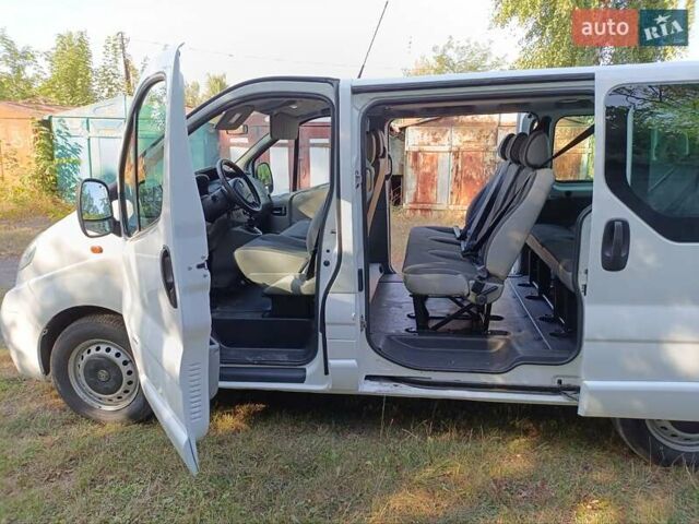 Белый Опель Виваро, объемом двигателя 2 л и пробегом 161 тыс. км за 13300 $, фото 5 на Automoto.ua