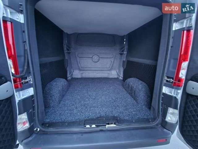 Опель Виваро 2013 в Дубно на Automoto.ua Белый Опель Виваро, объемом двигателя 2 л и пробегом 209 тыс. км за 13900 $, фото 13 на Automoto.ua