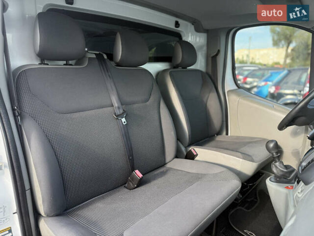 Белый Опель Виваро, объемом двигателя 2 л и пробегом 119 тыс. км за 14300 $, фото 22 на Automoto.ua