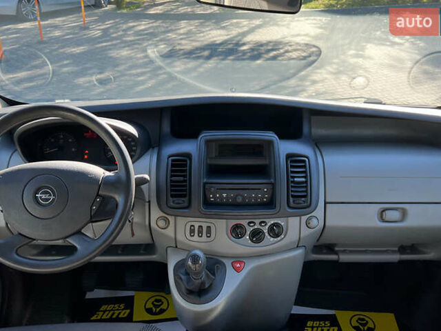 Белый Опель Виваро, объемом двигателя 2 л и пробегом 225 тыс. км за 13999 $, фото 11 на Automoto.ua