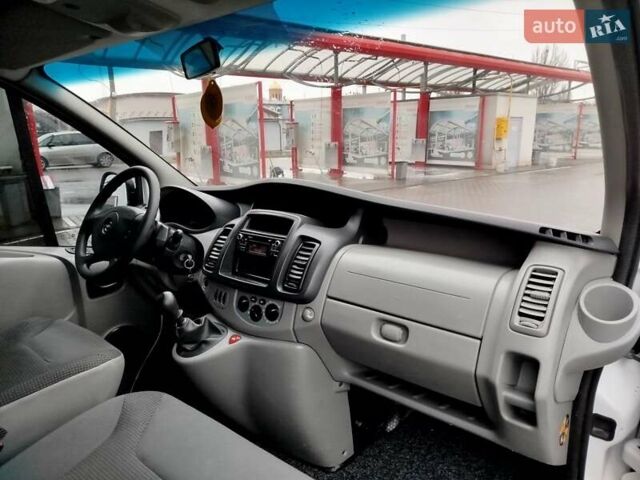 Белый Опель Виваро, объемом двигателя 2 л и пробегом 290 тыс. км за 13200 $, фото 14 на Automoto.ua