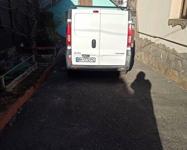 Белый Опель Виваро, объемом двигателя 2 л и пробегом 230 тыс. км за 10550 $, фото 16 на Automoto.ua