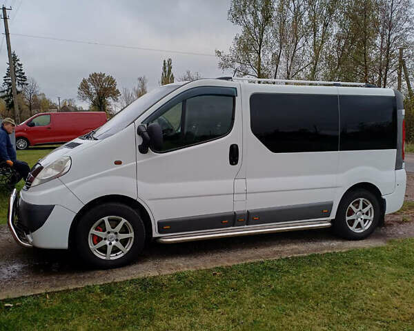 Опель Виваро 2013 в Ровно на Automoto.ua Белый Опель Виваро, объемом двигателя 2 л и пробегом 251 тыс. км за 14500 $, фото 2 на Automoto.ua