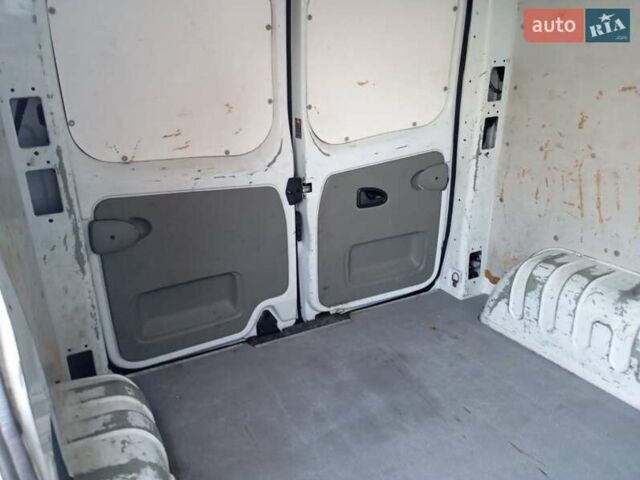 Белый Опель Виваро, объемом двигателя 2 л и пробегом 375 тыс. км за 11999 $, фото 9 на Automoto.ua