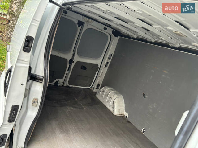 Белый Опель Виваро, объемом двигателя 2 л и пробегом 321 тыс. км за 9900 $, фото 28 на Automoto.ua