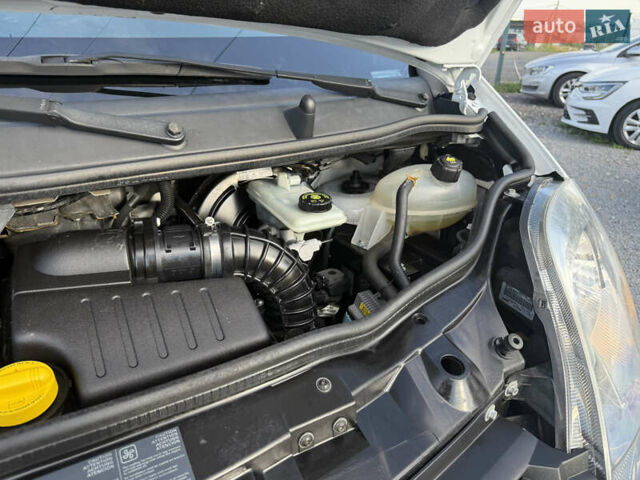 Белый Опель Виваро, объемом двигателя 2 л и пробегом 119 тыс. км за 14300 $, фото 44 на Automoto.ua