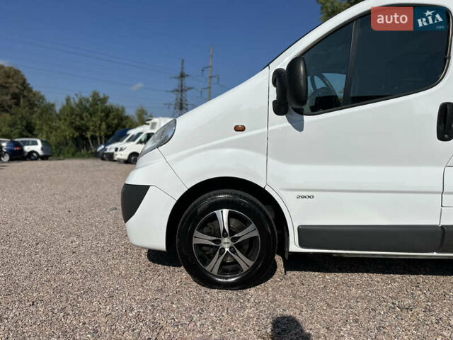 Белый Опель Виваро, объемом двигателя 2 л и пробегом 171 тыс. км за 14250 $, фото 4 на Automoto.ua