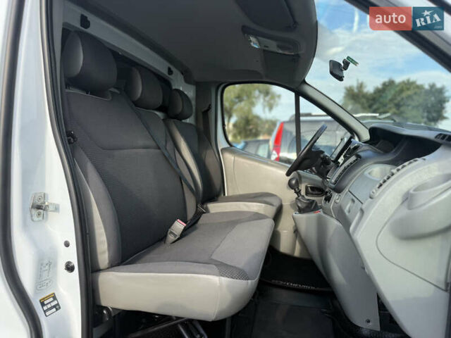 Белый Опель Виваро, объемом двигателя 2 л и пробегом 119 тыс. км за 14300 $, фото 21 на Automoto.ua