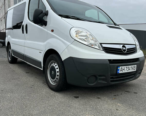 Опель Виваро 2013 в Киеве на Automoto.ua Белый Опель Виваро, объемом двигателя 2 л и пробегом 96 тыс. км за 13999 $, фото 9 на Automoto.ua