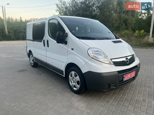Білий Опель Віваро, об'ємом двигуна 2 л та пробігом 133 тис. км за 12222 $, фото 4 на Automoto.ua