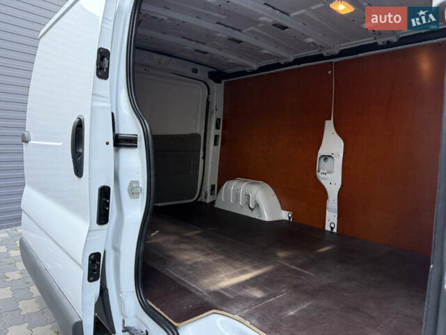 Белый Опель Виваро, объемом двигателя 2 л и пробегом 277 тыс. км за 13900 $, фото 21 на Automoto.ua