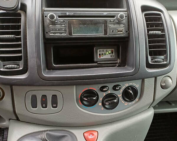 Опель Виваро 2013 в Ровно на Automoto.ua Белый Опель Виваро, объемом двигателя 2 л и пробегом 251 тыс. км за 14500 $, фото 8 на Automoto.ua