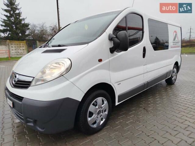 Белый Опель Виваро, объемом двигателя 2 л и пробегом 290 тыс. км за 13650 $, фото 3 на Automoto.ua