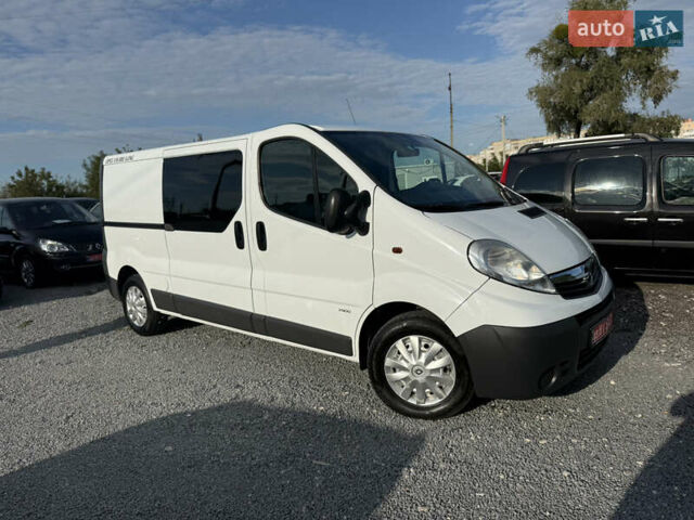 Белый Опель Виваро, объемом двигателя 2 л и пробегом 119 тыс. км за 14300 $, фото 8 на Automoto.ua