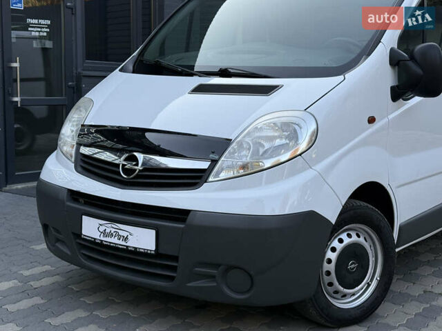 Белый Опель Виваро, объемом двигателя 2 л и пробегом 277 тыс. км за 13900 $, фото 11 на Automoto.ua