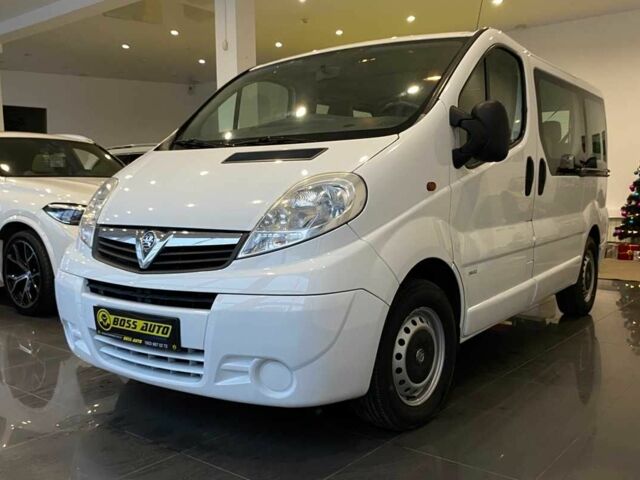 Белый Опель Виваро, объемом двигателя 2 л и пробегом 160 тыс. км за 13600 $, фото 2 на Automoto.ua