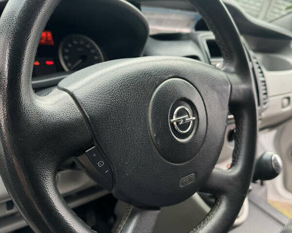 Белый Опель Виваро, объемом двигателя 2 л и пробегом 202 тыс. км за 10500 $, фото 8 на Automoto.ua