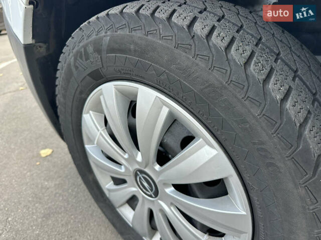 Білий Опель Віваро, об'ємом двигуна 2 л та пробігом 261 тис. км за 14700 $, фото 21 на Automoto.ua