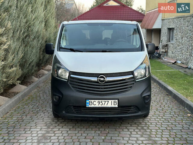 Белый Опель Виваро, объемом двигателя 1.6 л и пробегом 215 тыс. км за 17450 $, фото 1 на Automoto.ua
