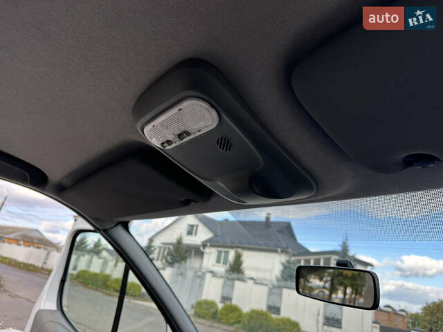 Білий Опель Віваро, об'ємом двигуна 2 л та пробігом 261 тис. км за 14700 $, фото 56 на Automoto.ua