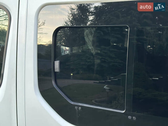 Белый Опель Виваро, объемом двигателя 1.6 л и пробегом 215 тыс. км за 17450 $, фото 23 на Automoto.ua