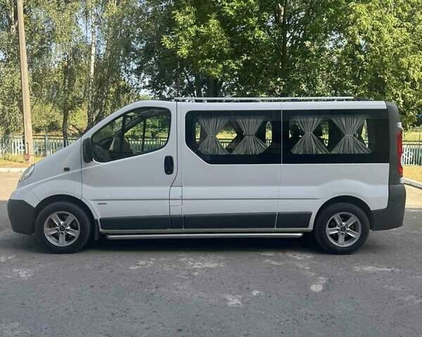 Белый Опель Виваро, объемом двигателя 2 л и пробегом 229 тыс. км за 14800 $, фото 3 на Automoto.ua