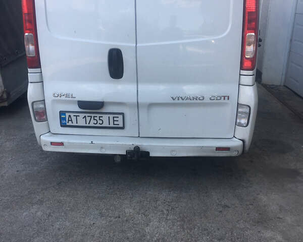 Білий Опель Віваро, об'ємом двигуна 2 л та пробігом 180 тис. км за 10500 $, фото 1 на Automoto.ua