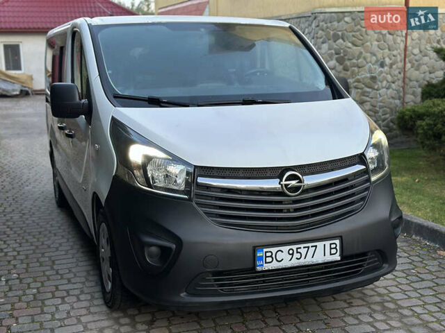 Белый Опель Виваро, объемом двигателя 1.6 л и пробегом 215 тыс. км за 17450 $, фото 8 на Automoto.ua