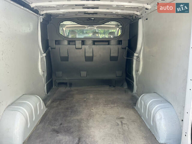 Опель Віваро 2014 у Рівному на Automoto.ua Білий Опель Віваро, об'ємом двигуна 2 л та пробігом 210 тис. км за 13950 $, фото 27 на Automoto.ua