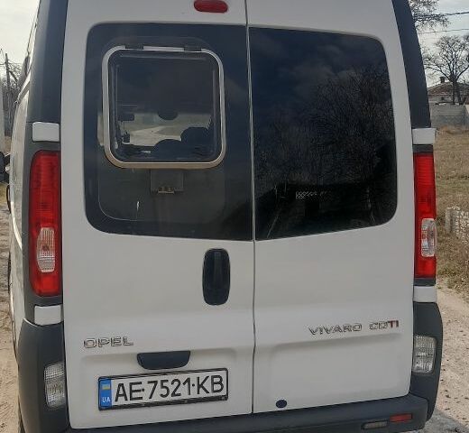 Білий Опель Віваро, об'ємом двигуна 2 л та пробігом 179 тис. км за 12500 $, фото 3 на Automoto.ua