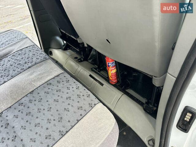Білий Опель Віваро, об'ємом двигуна 2 л та пробігом 261 тис. км за 14700 $, фото 48 на Automoto.ua