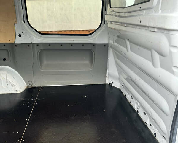 Белый Опель Виваро, объемом двигателя 2 л и пробегом 202 тыс. км за 10500 $, фото 18 на Automoto.ua